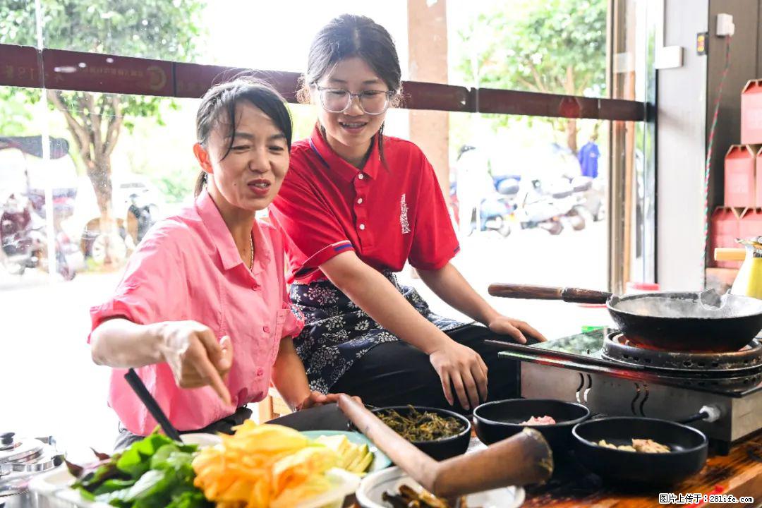 全网追的“扁担女孩”，找了一份暑假工，时薪12元 - 乌海生活资讯 - 乌海28生活网 wuhai.28life.com